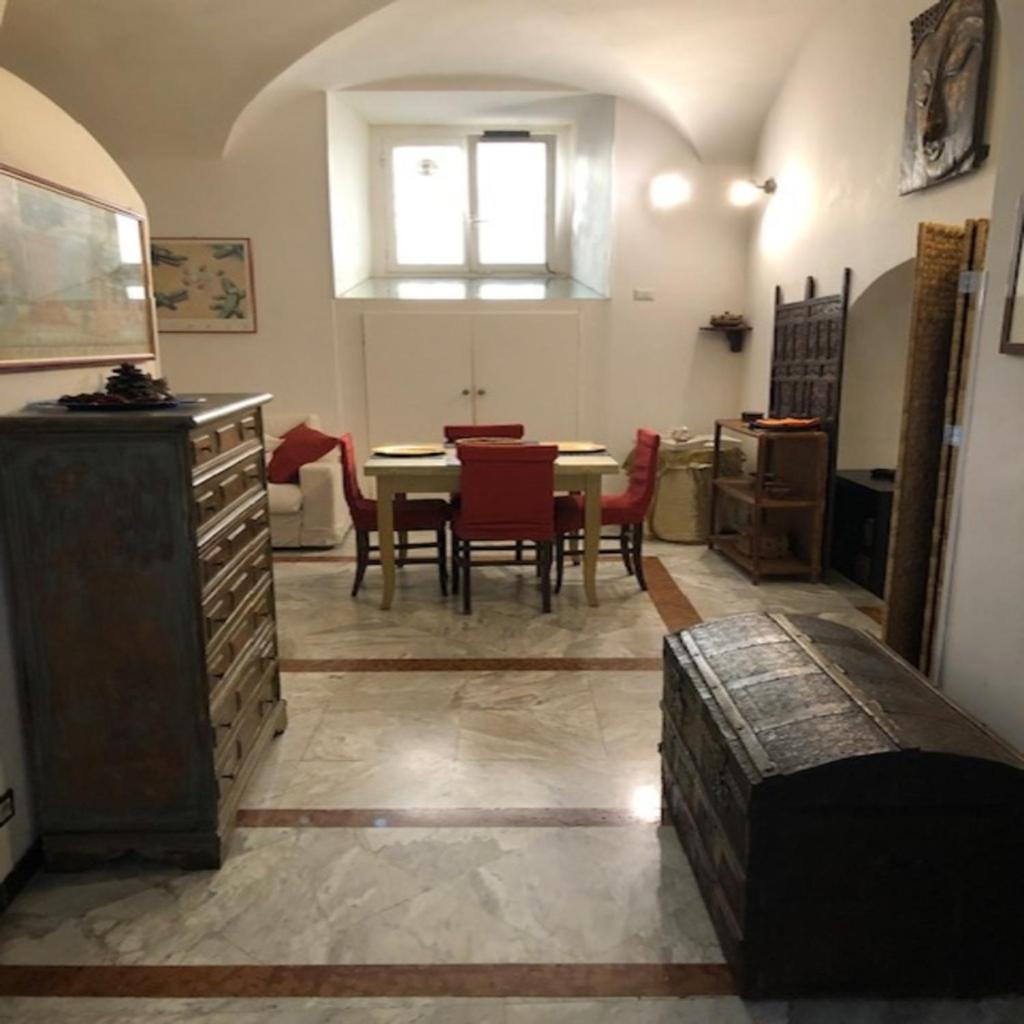 Elly's Loft Rom